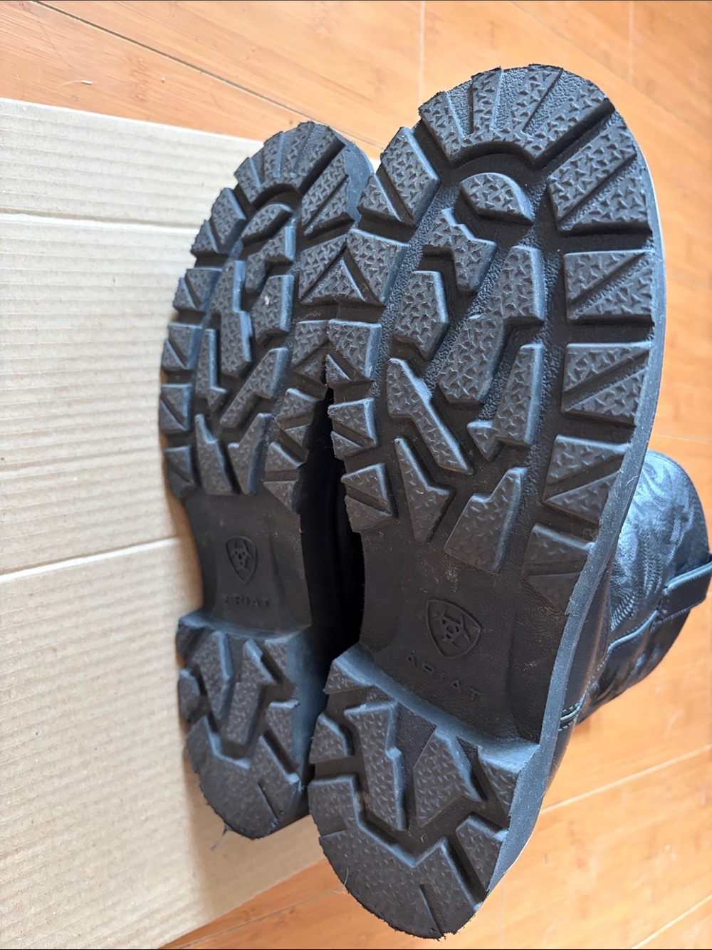 Womens Black Ariat Fatbaby Boots with Pink Lining - Picture 3 of 4